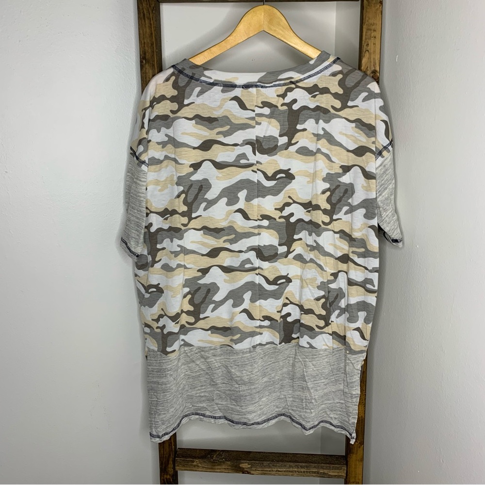 VOY Camouflage Print Short Sleeve Top Size L - Picture 4 of 4